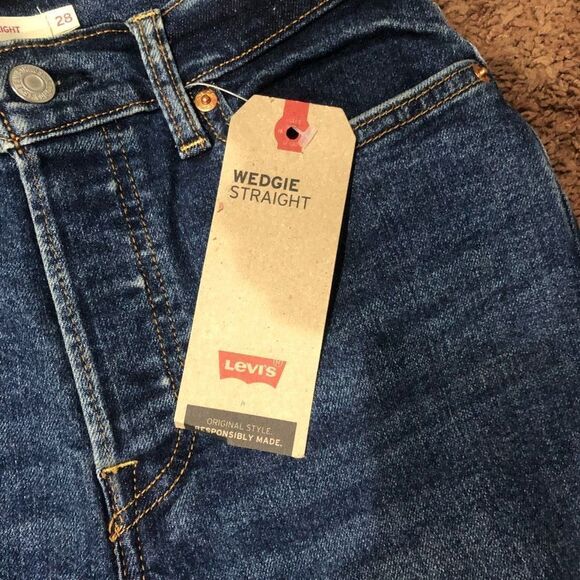 New Levi’s Queen of the Meadow Distressed High Waist Straight Leg Jeans For Wome - Picture 8 of 12